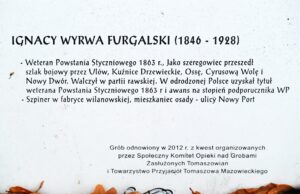 Tabliczka z opisem nagrobka: Ignacy Wyrwa Furgalski, weteran powstania styczniowego 1863