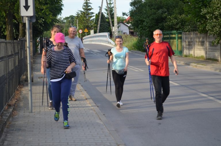 Marszem nordic walking przywitali lato