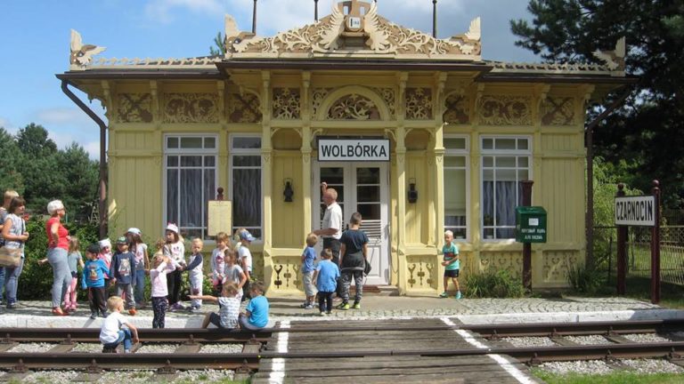Przedszkolaki z Tomaszowa razem z GAWRĄ w Skansenie Rzeki Pilicy