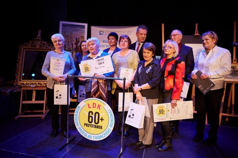 Uczestniczki zajęć MCK laureatkami IX Wojewódzkiego Przeglądu Twórczości Dojrzałej „Przystanek 60+”