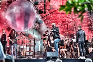 Koncert na plenerowej scenie