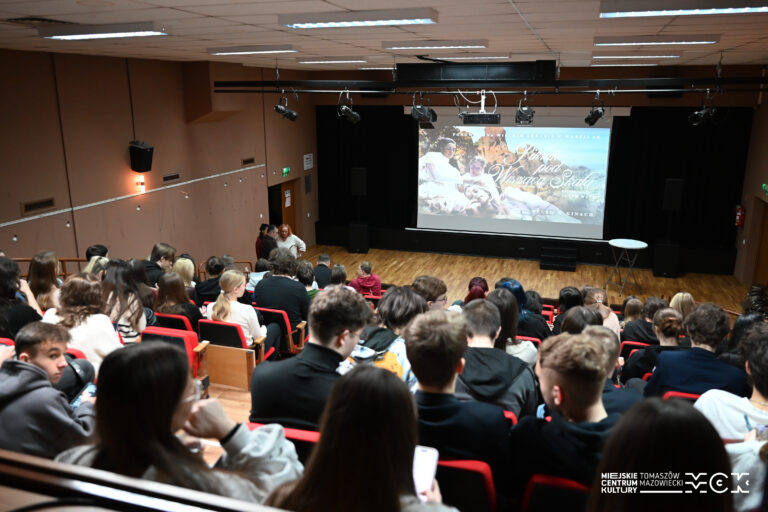 Kino, które wciąga – licealiści na seansie w Tkaczu!