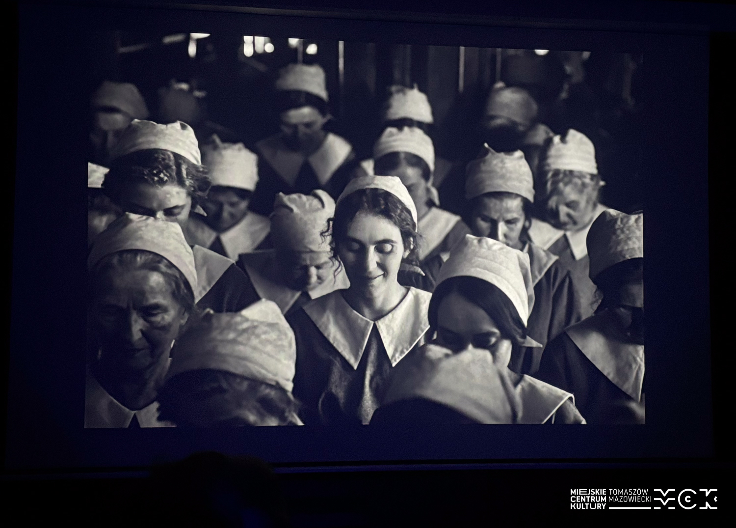 Seans Dziewczyna z igłą