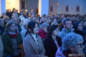 Publiczność zgromadzona na Koncercie Pasyjnym