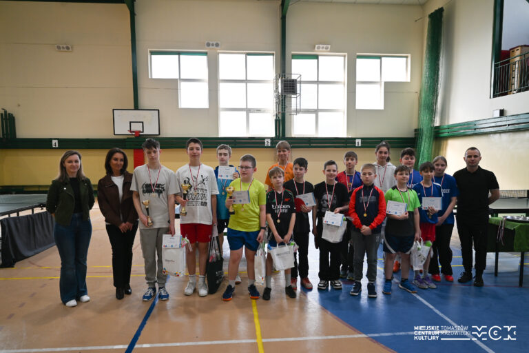 Zdjęcie grupowe uczestników Turnieju oraz organizatorów